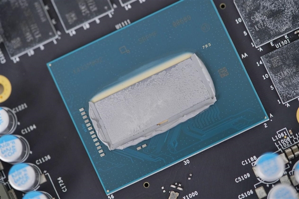 В сеть попали фотографии разобранной Intel Arc B580, раскрывающие детали дизайна