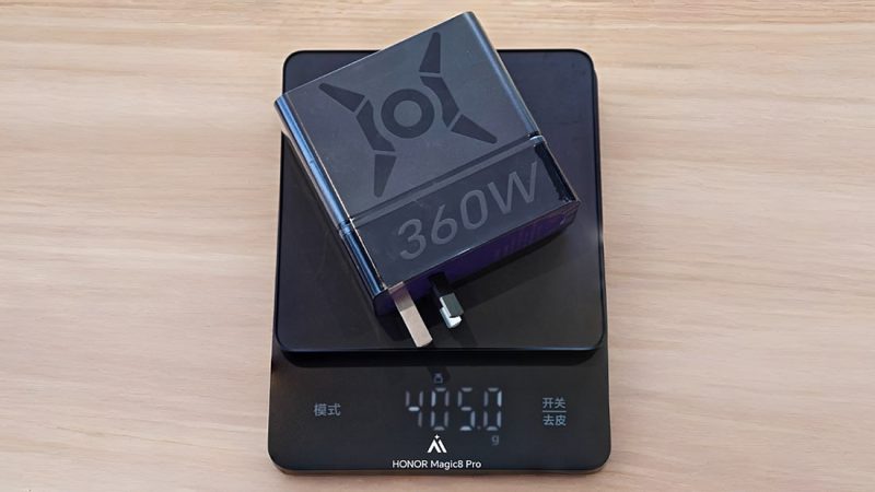 Honor анонсировала блок питания мощностью 360 Вт для игровых ноутбуков