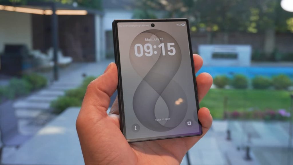 Samsung вынуждена увеличить выпуск Galaxy Z Fold 8 на 1 млн устройств Samsung вынуждена увеличить выпуск Galaxy Z Fold 8 на 1 млн устройств