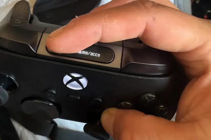Контроллер Xbox Elite 3 засветился со встроенным экраном: детали утечки