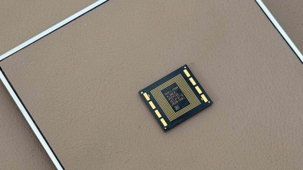 Huawei впервые показала реальный дизайн процессора Kirin 9050 Pro